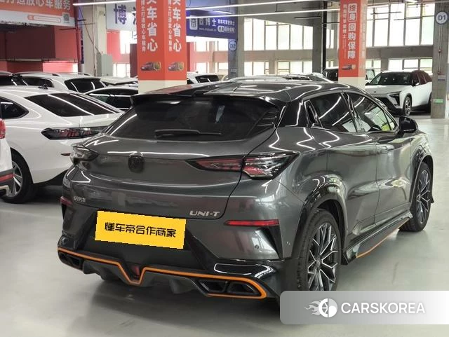 Chang'an UNI-T 2021 Темно-серый из Китая, фото 4