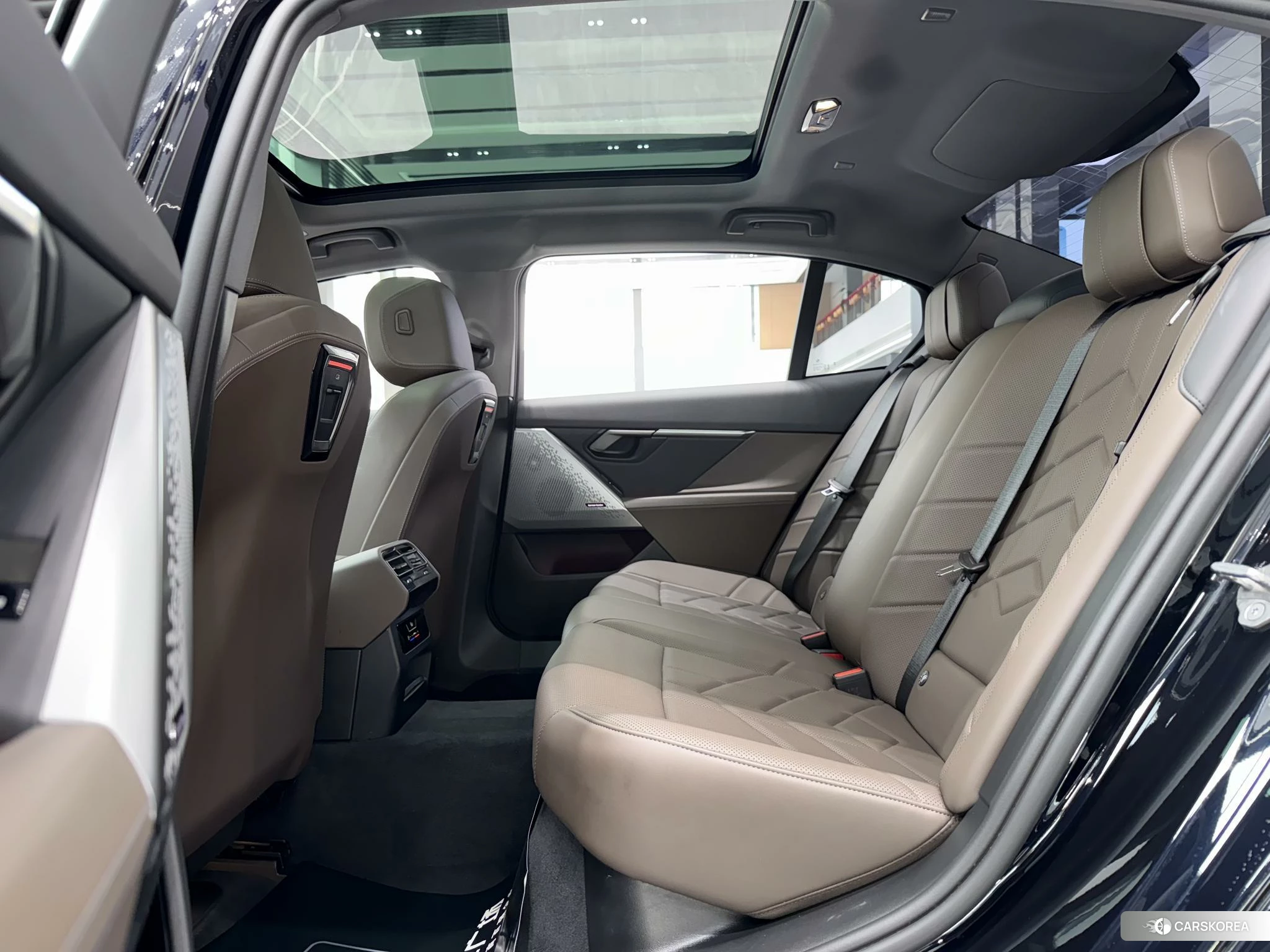 BMW 5 series 2024 Черный из Китая, фото 5