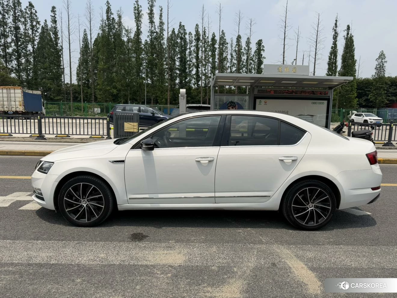 Skoda Octavia 2020 Белый из Китая, фото 4