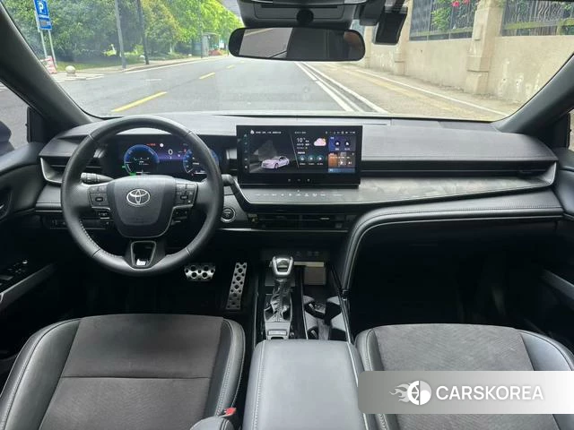 Toyota Camry 2025 Серебристо-серый из Китая, фото 4
