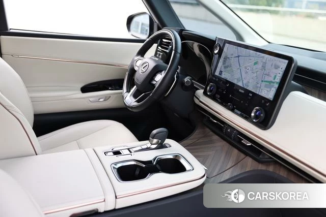 Lexus LM id 4353532 из Китая 17