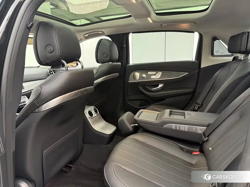 Mercedes-Benz E-Class 2021 Черный из Китая, фото 4