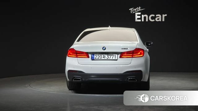 BMW 5 Series (G30) id 3814415 из Кореи 14