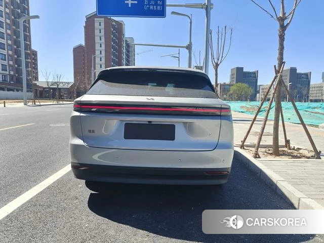 Ideal car Ideal i6 2026 Серебристо-серый из Китая, фото 4