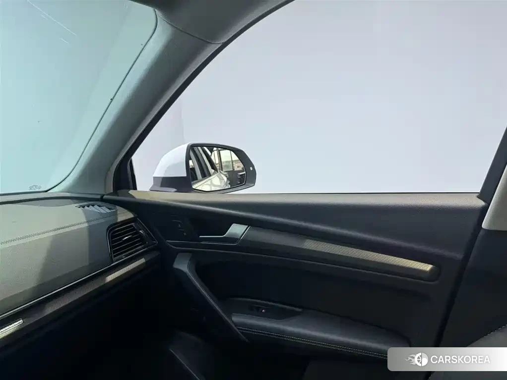 Audi Q5L id 4653903 из Китая 10