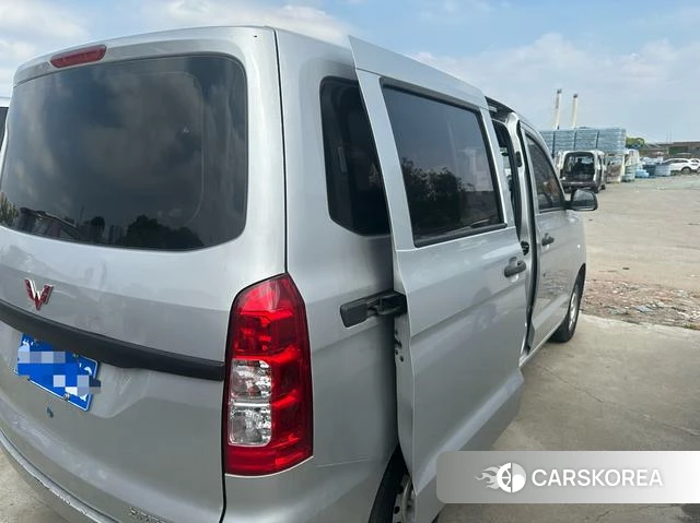 Wuling Automobile Wuling Hongguang V 2023 Серебристо-серый из Китая, фото 4