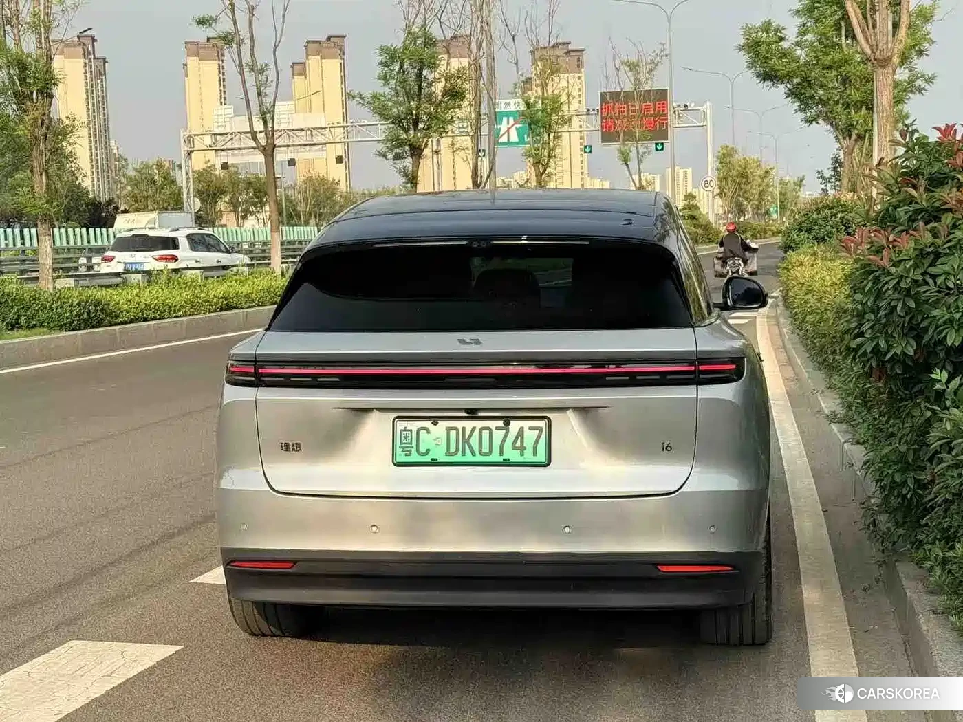 Ideal car Ideal i6 2026 Silver/gray из Китая, фото 4