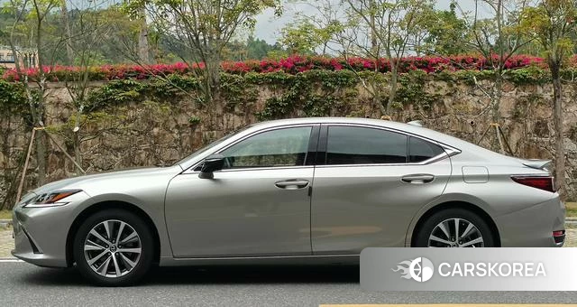 Lexus ES 2021 Темно-серый из Китая, фото 4