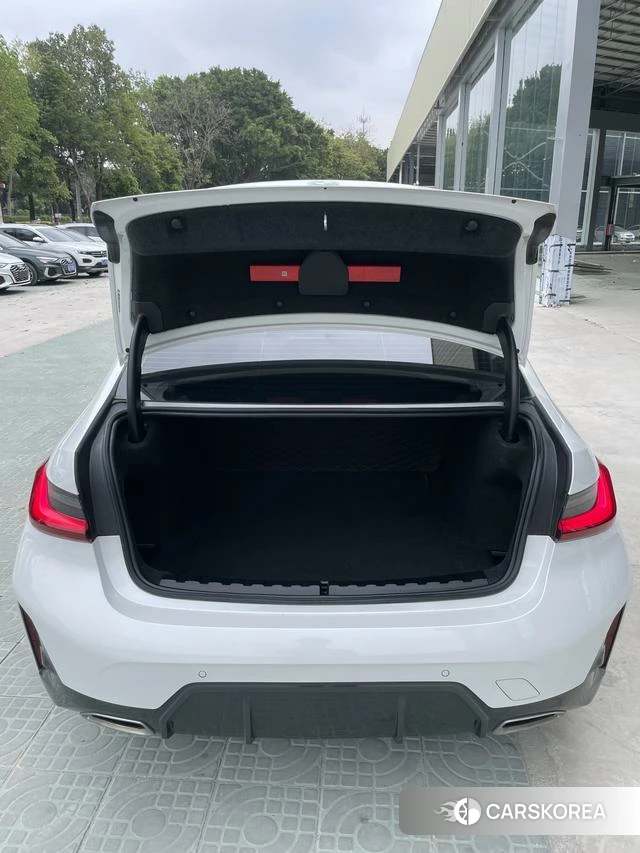BMW 3 series id 4348418 из Китая 19