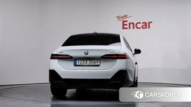 BMW 5 Series (G60) id 3560570 из Кореи 14