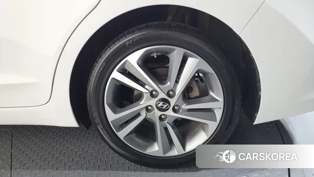 Hyundai Avante AD id 3761454 из Кореи 14