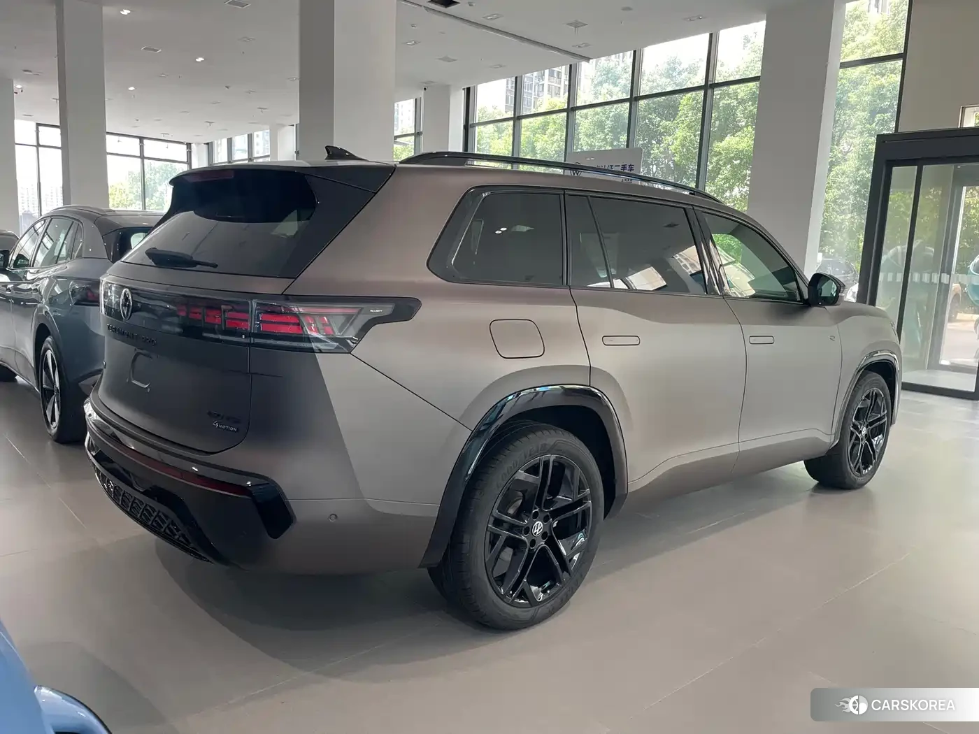 Volkswagen Touareg 2025 Champagne/brown из Китая, фото 6
