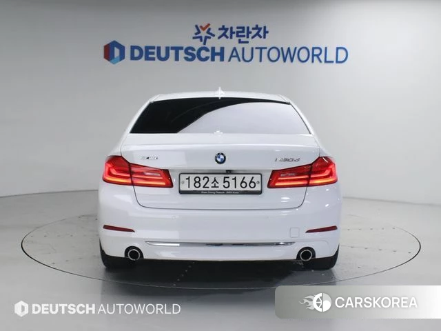 BMW 5 Series (G30) 2018 Белый из Кореи, фото 5