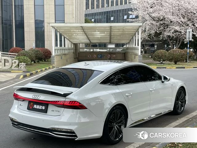 Audi A7 2023 Белый из Китая, фото 4