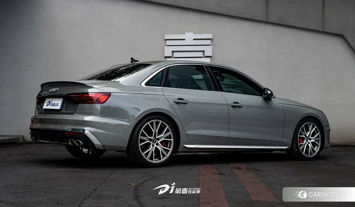 Audi S4 2021 Темно-серый из Китая, фото 4