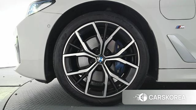 BMW 5 Series (G30) id 4445804 из Кореи 29