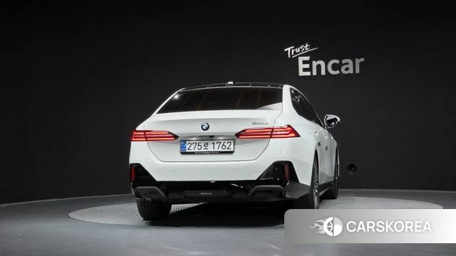 BMW 5 Series (G60) id 4578495 из Кореи 32