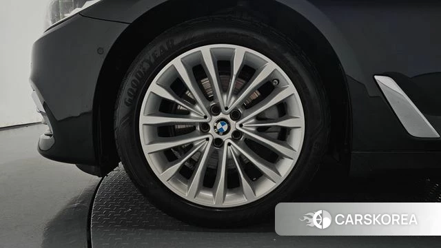 BMW 5 Series (G30) id 4907182 из Кореи 30