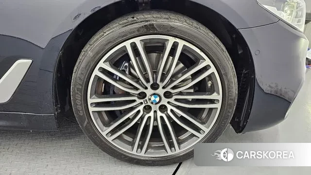 BMW 5 Series (G30) id 3612328 из Кореи 14