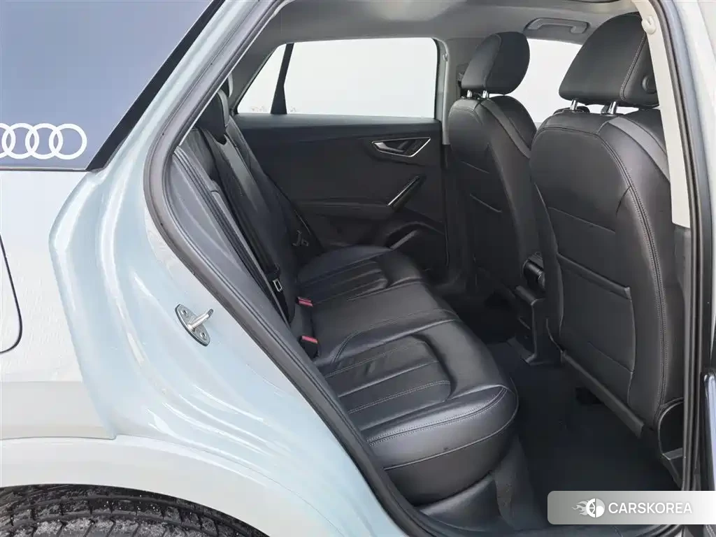 Audi Q2L id 4589109 из Китая 23