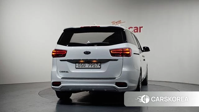 Kia The New Carnival id 4188570 из Кореи 14