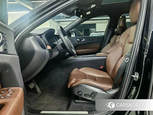 Volvo XC60 2021 Черный из Китая, фото 4