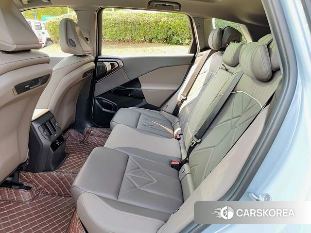 BMW X3 2025 Серебристо-серый из Китая, фото 4