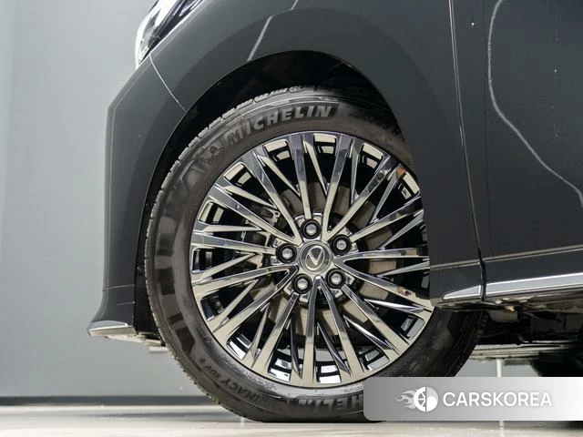 Lexus LM id 4277043 из Китая 12