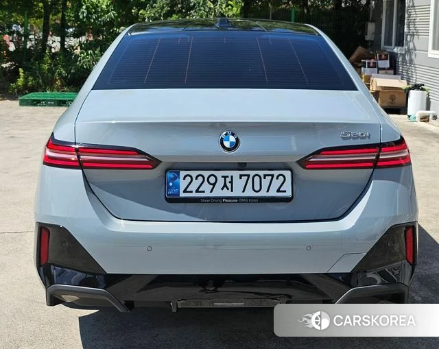 BMW 5 Series (G60) 2024 Небесно-голубой из Кореи, фото 4
