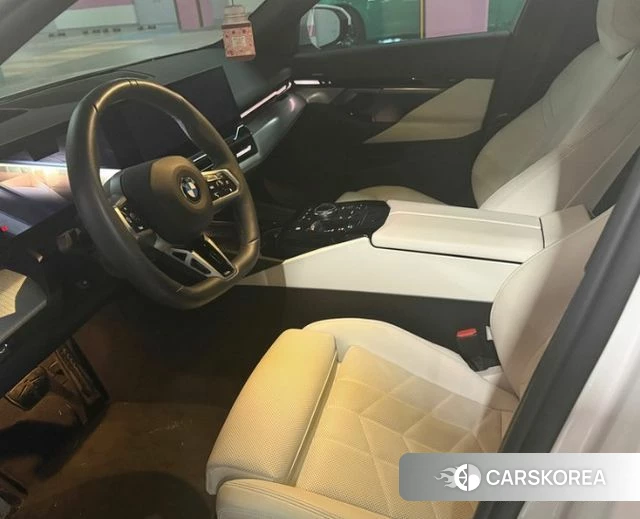 BMW 5 Series (G60) 2024 Белый из Кореи, фото 4