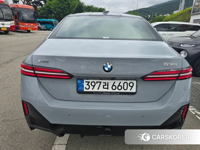 BMW 5 Series (G60) 2025 Серый из Кореи, фото 5