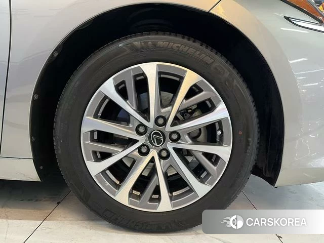 Lexus ES id 4278229 из Китая 8