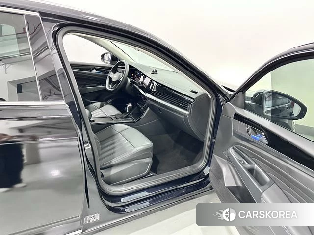 Volkswagen Passat 2025 Черный из Китая, фото 4