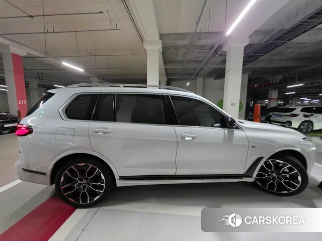 BMW X7 (G07) 2023 Белый из Кореи, фото 4