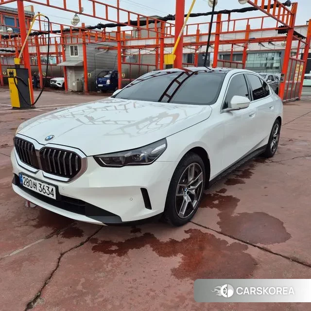 BMW 5 Series (G60) 2024 Белый из Кореи, фото 4