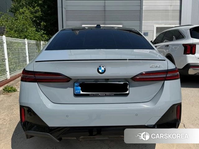 BMW 5 Series (G60) 2025 Серебристо-серый из Кореи, фото 6