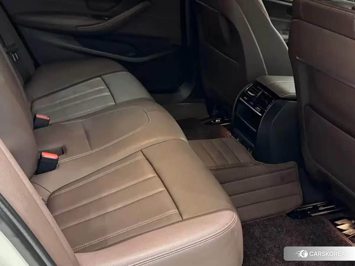 BMW 5 series 2020 Белый из Китая, фото 5