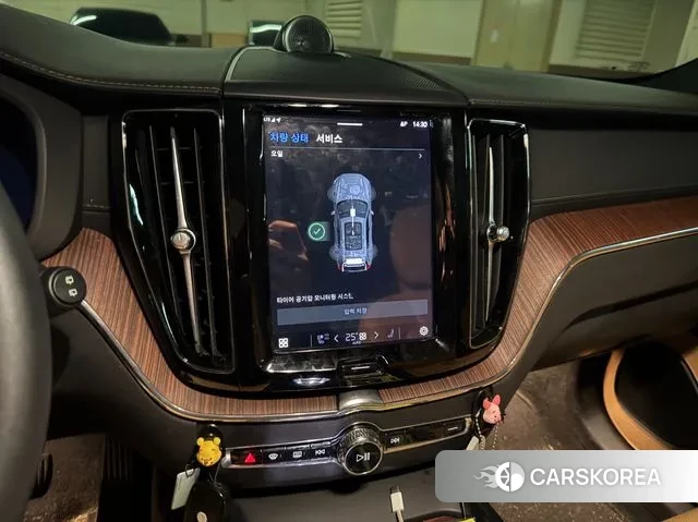 Volvo XC60 second Generation 2022 Белый из Кореи, фото 4