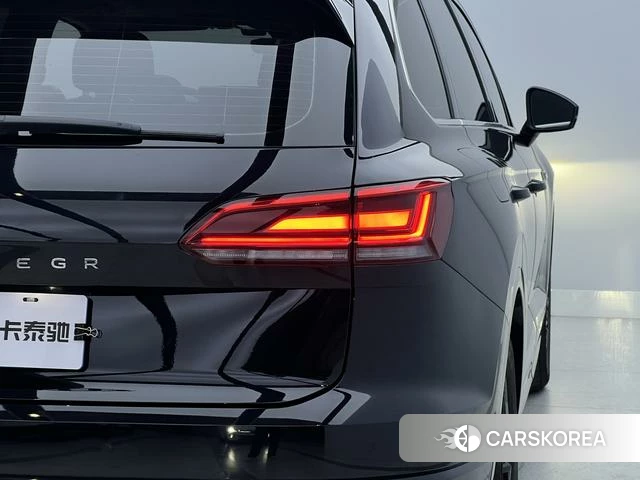 Volkswagen Touareg 2022 Черный из Китая, фото 4