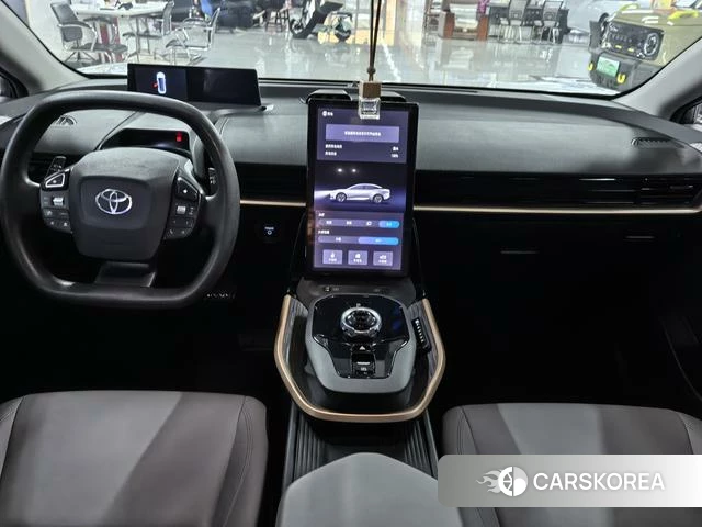 Toyota bZ3 2024 Белый из Китая, фото 4