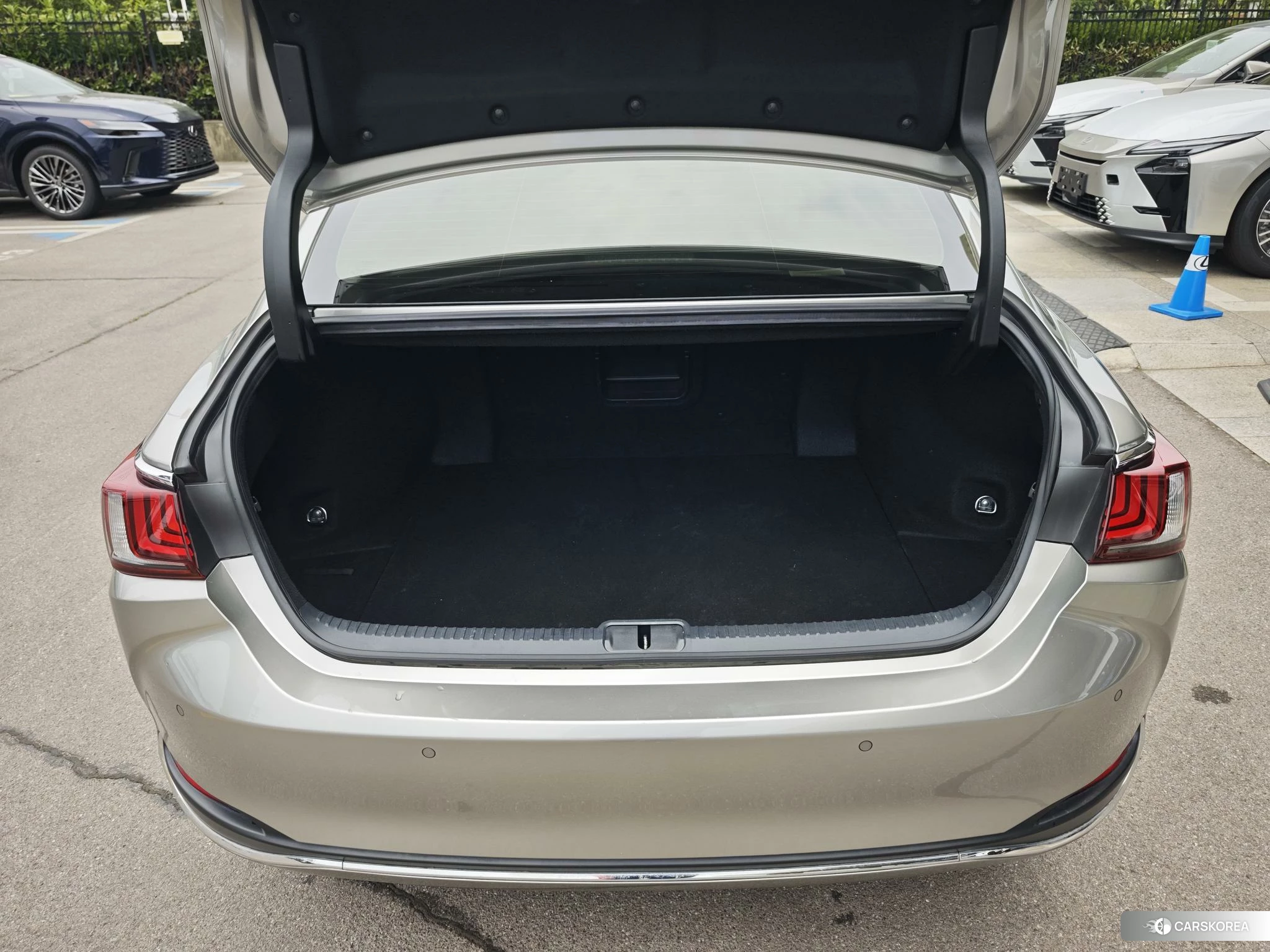 Lexus ES id 4455415 из Китая 10