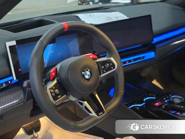 BMW M5 (G90) 2025 Черный из Кореи, фото 4