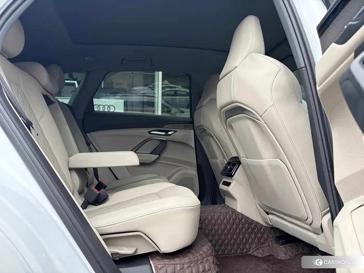 Audi Q5L id 4628460 из Китая 10