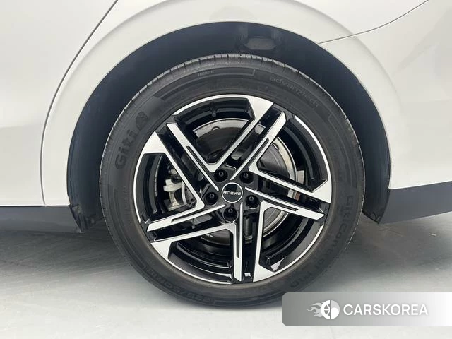 Roewe D7 EV id 4213905 из Китая 13