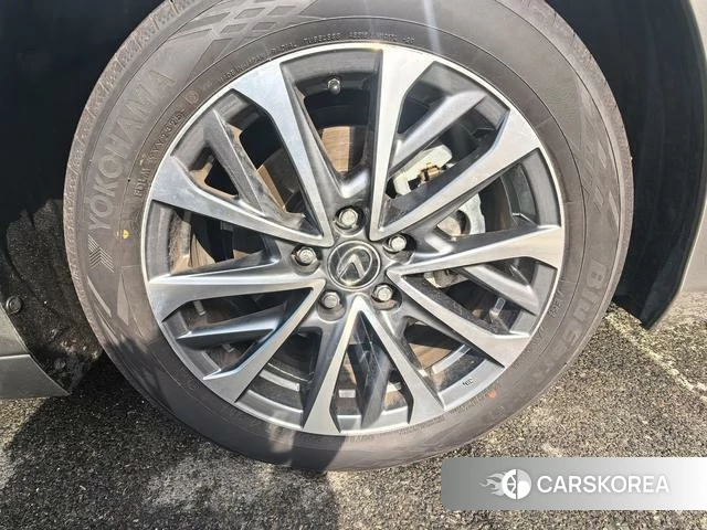Lexus ES id 4263385 из Китая 7