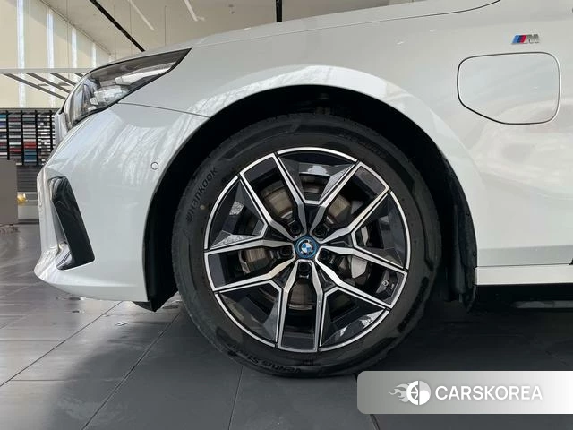 BMW i5 id 4209118 из Китая 9