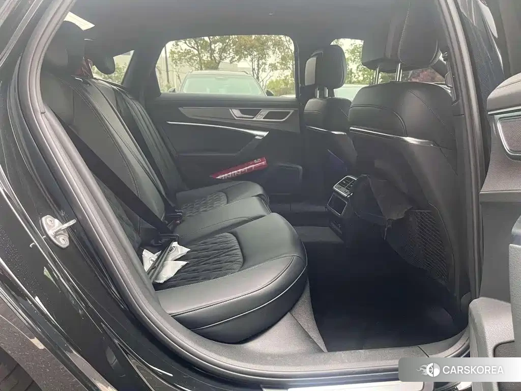 Audi A6L id 4622462 из Китая 9