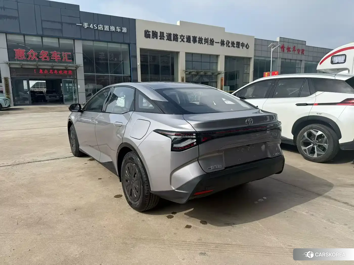 Toyota bZ3 2026 Silver/gray из Китая, фото 4