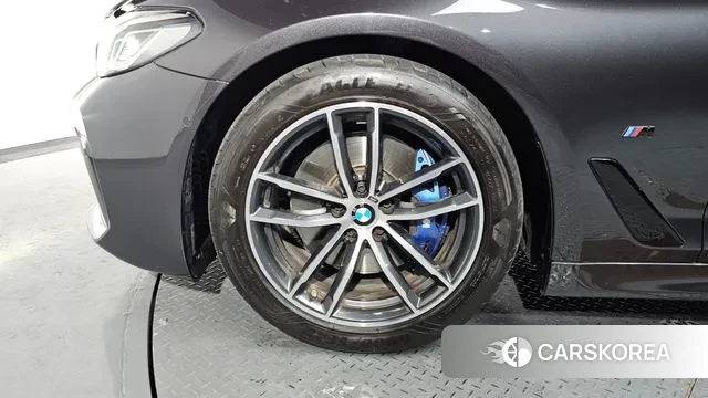 BMW 5 Series (G30) id 3497341 из Кореи 14