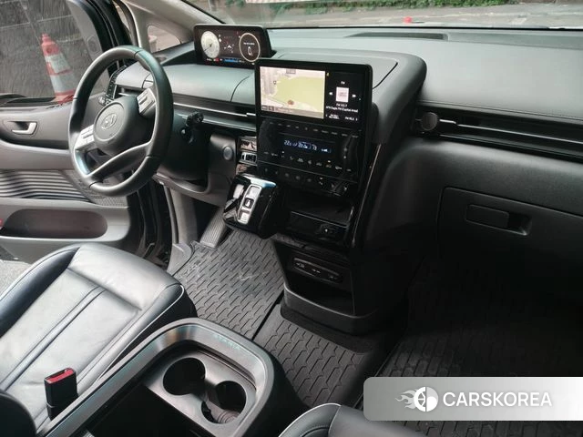 Hyundai Staria 2023 Черный из Кореи, фото 4